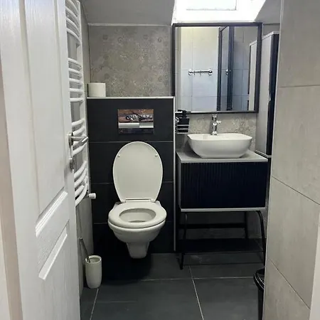 Apartment Defakto *