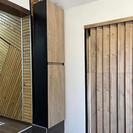 Apartment Defakto *