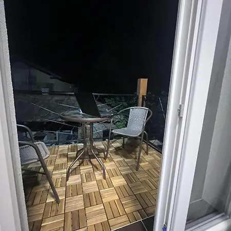 Defakto Apartment
